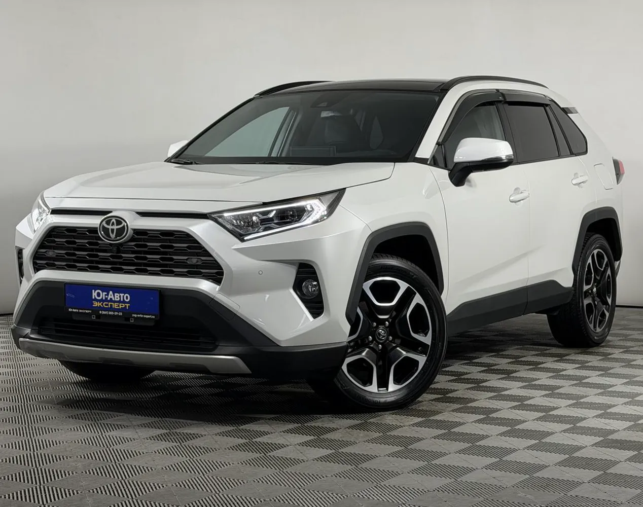 Автомобиль в рассрочку в Краснодаре - Toyota RAV4 2022 года с пробегом 29 500 км купить за 3259000 рублей. 94444, Toyota RAV4 2022 года с пробегом 29 500 км